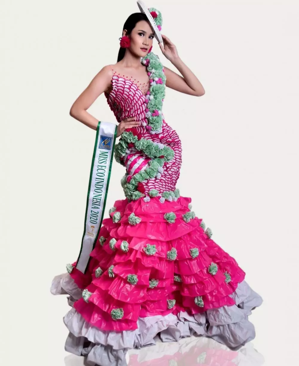 9 Potret Intan Wisni, finalis Miss Eco Internasional yang jadi sorotan © 2021 brilio.net 9 Potret Intan Wisni, finalis Miss Eco Internasional yang jadi sorotan © 2021 brilio.net