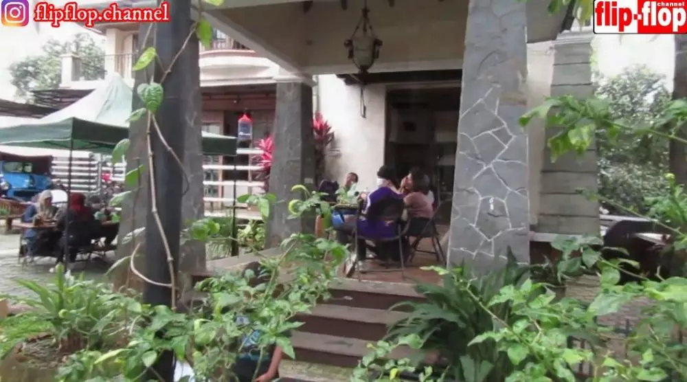 potret warung doel © YouTube