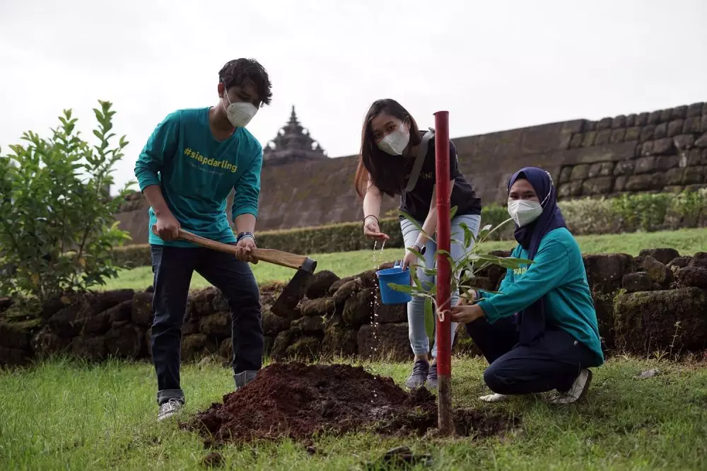 Candi Darling From Home © 2021 brilio.net