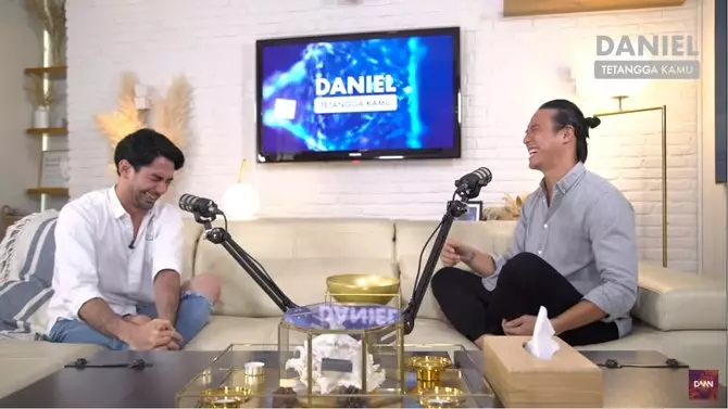 media sosial Reza Rahadian © 2021 brilio.net