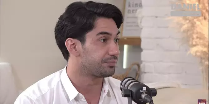 media sosial Reza Rahadian © 2021 brilio.net