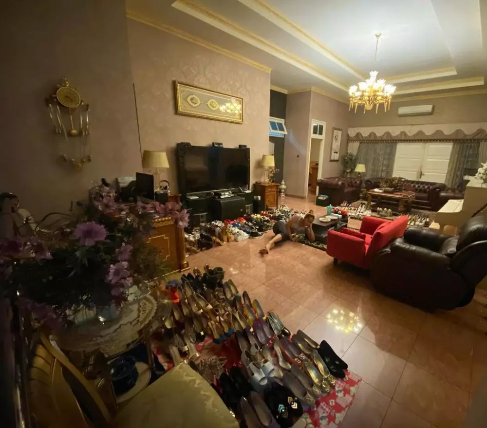 sepatu inul seperti di pasar © Instagram