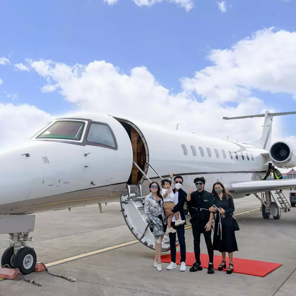 honeymoon atta dan aurel Instagram