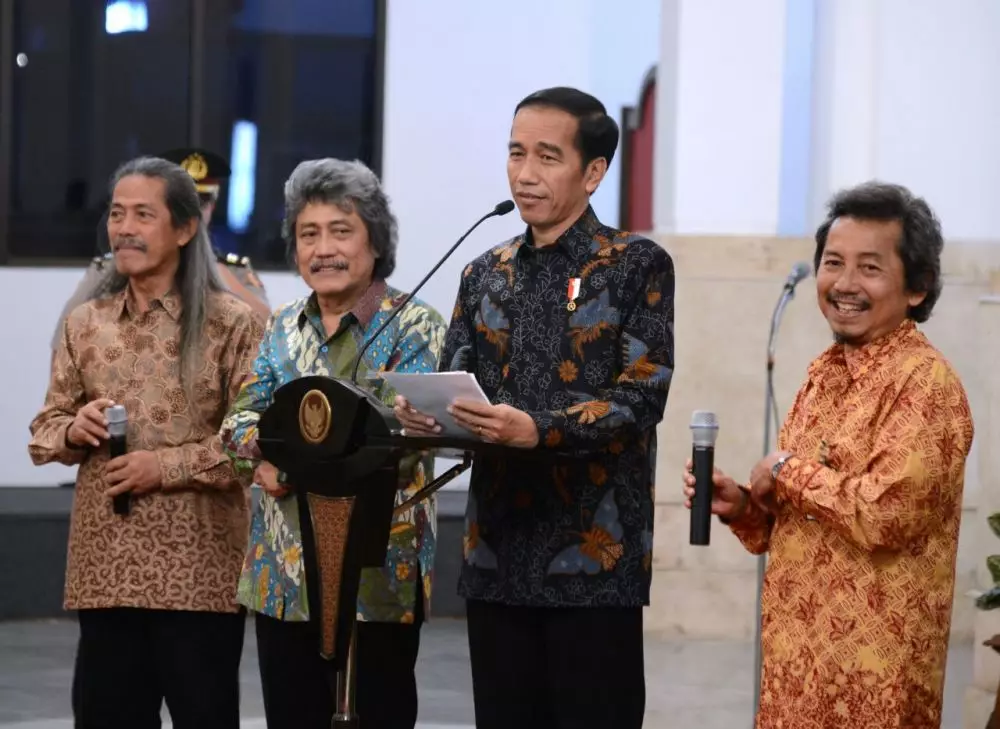 Seleb dapat kado istimewa dari Presiden Jokowi Instagram
