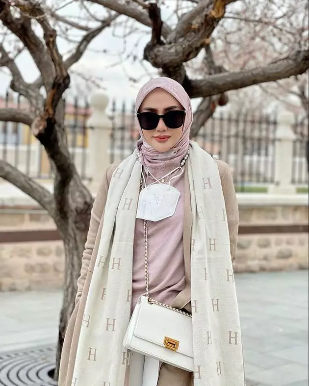 potret yulita liburan di turki Berbagai sumber