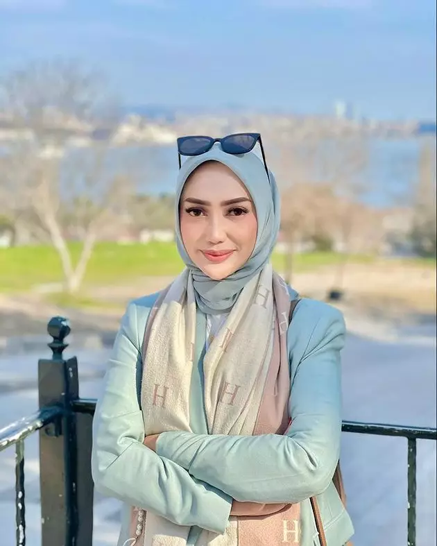 potret yulita liburan di turki Berbagai sumber