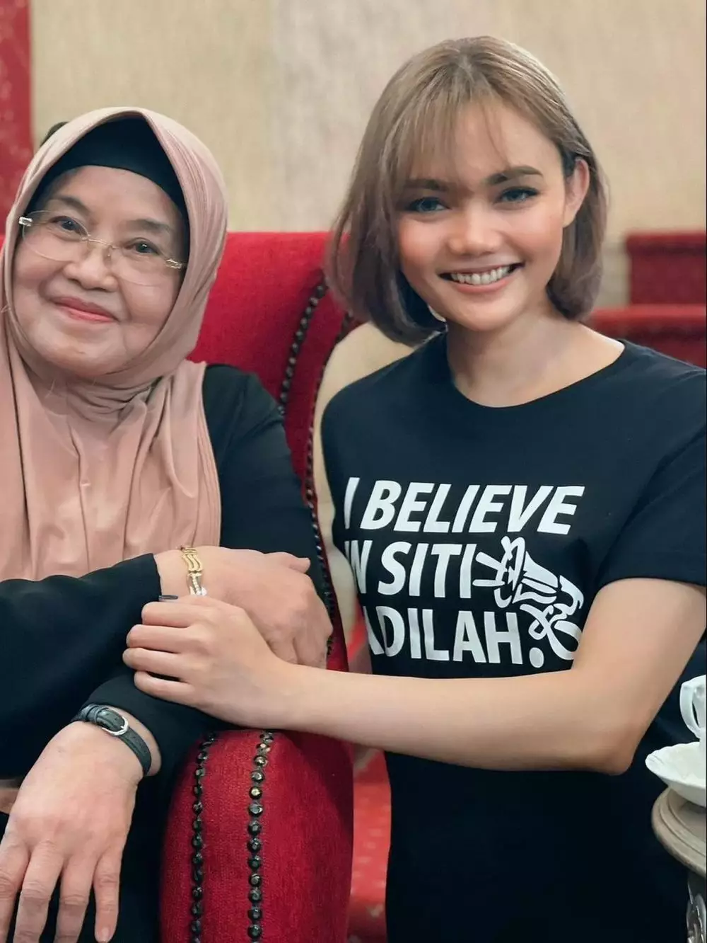 gaya rambut unik rina nose Instagram gaya rambut unik rina nose Instagram