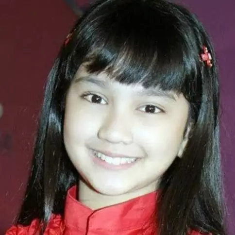 Potret 10 mantan artis cilik bermakeup tebal, manglingi