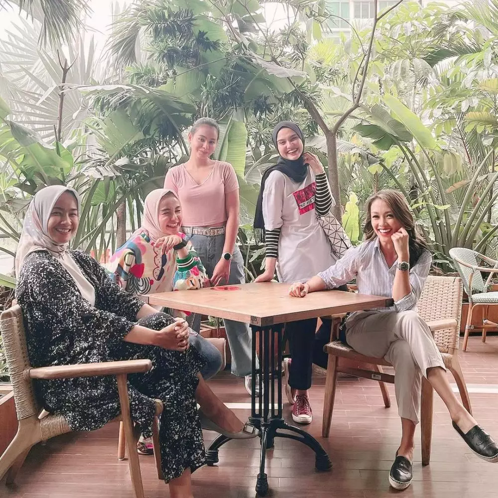 Persahabatan Soraya Larasati dan Zee Zee Shahab © 2021 brilio.net