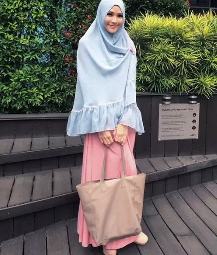 Gaya hijab Zaskia Mecca Instagram Gaya hijab Zaskia Mecca Instagram