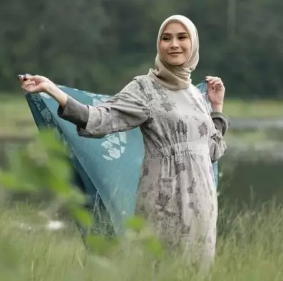 Gaya hijab Zaskia Mecca Instagram Gaya hijab Zaskia Mecca Instagram