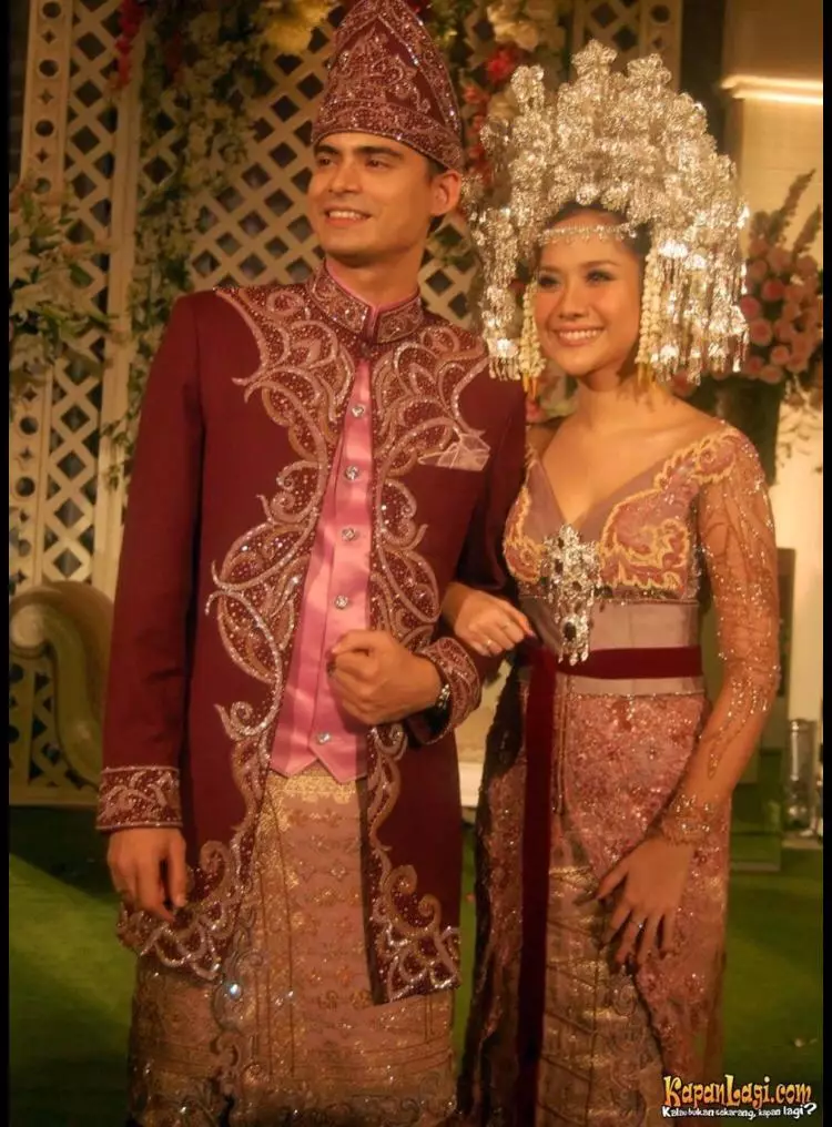 Seleb menikah pakai adat Minang Instagram