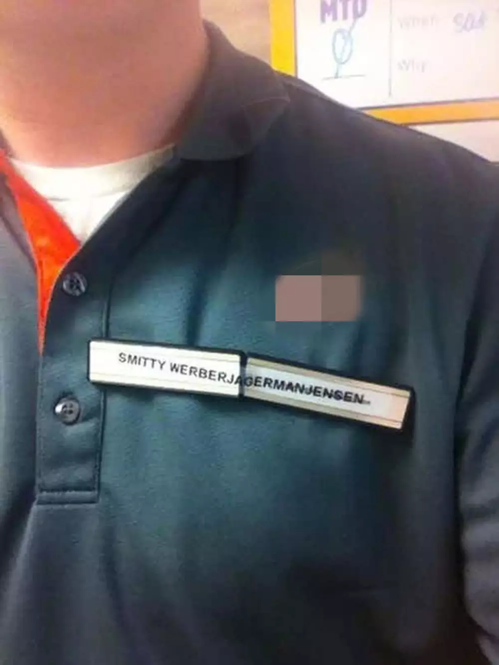 potret nametag orang © Berbagai Sumber