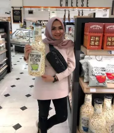 gaya fashion Rieta Amalia © Instagram/@rieta_amalia gaya fashion Rieta Amalia © Instagram/@rieta_amalia