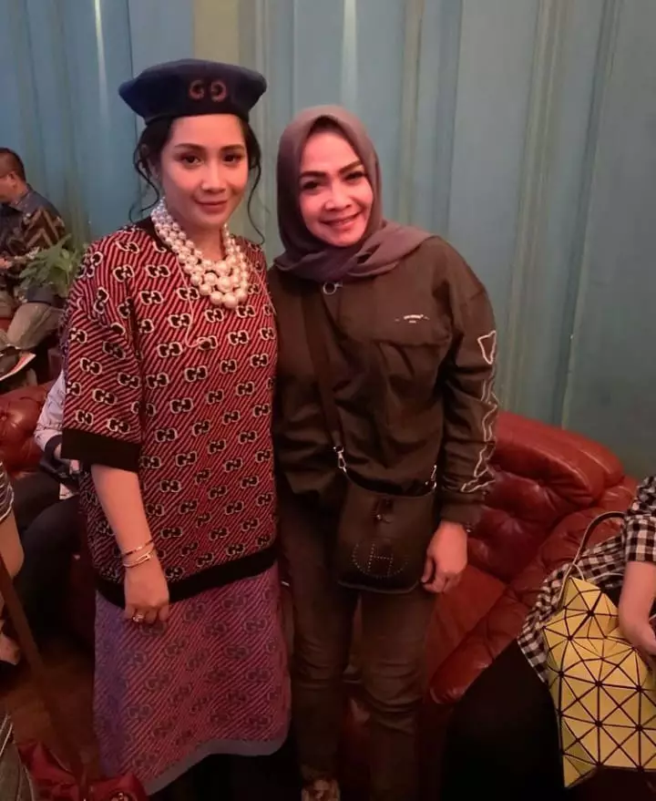 gaya fashion Rieta Amalia © Instagram/@rieta_amalia gaya fashion Rieta Amalia © Instagram/@rieta_amalia