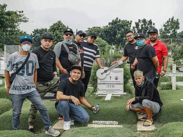  Momen Kasih di Hari Putih © berbagai sumber