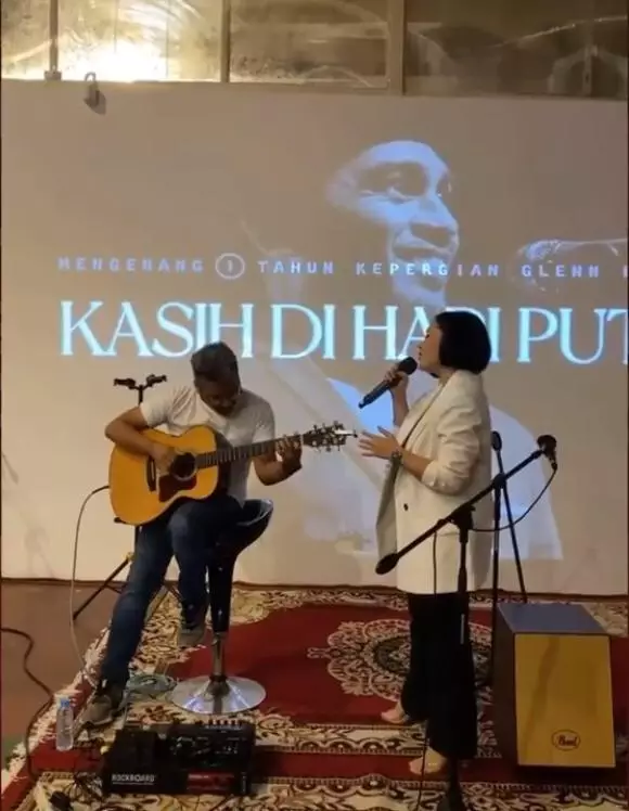  Momen Kasih di Hari Putih © berbagai sumber