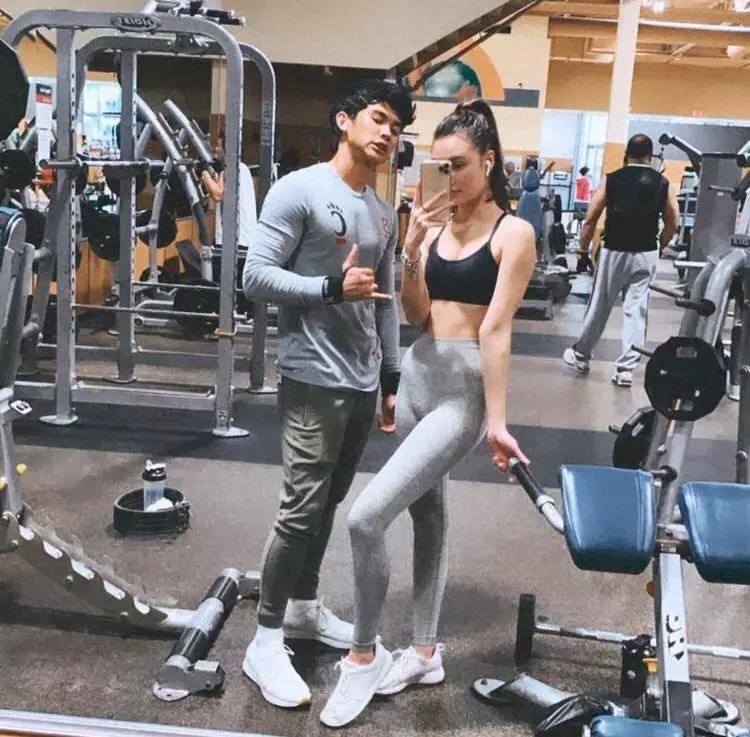 Potret mesra Caitlin Halderman dan pacar © berbagai sumber