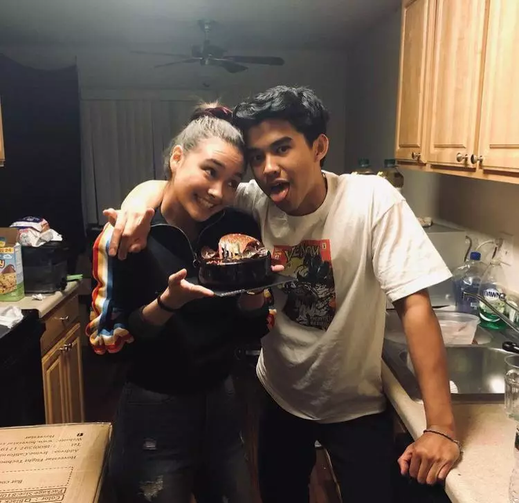 Potret mesra Caitlin Halderman dan pacar © berbagai sumber