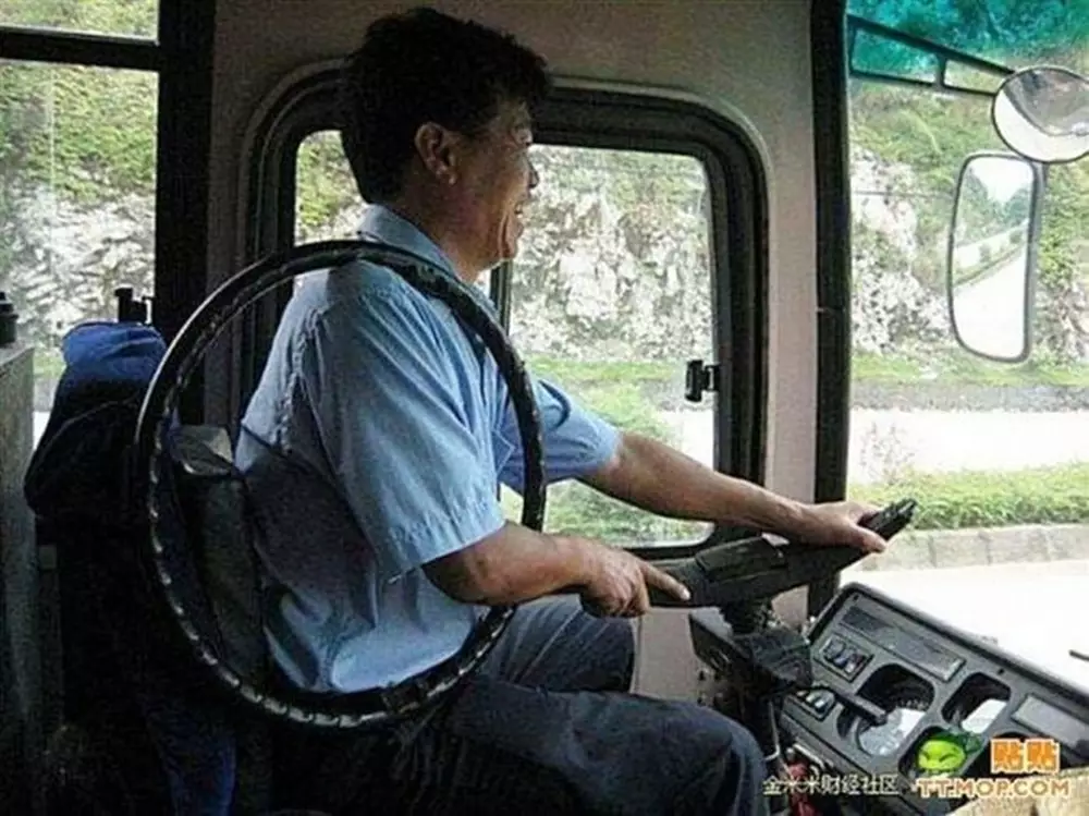 bapak-bapak atasi masalah © Instagram bapak-bapak atasi masalah © Instagram