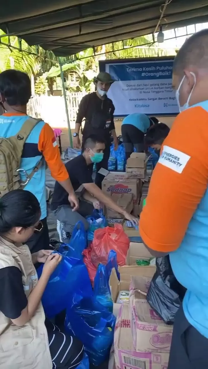 momen rachel vennya jadi relawan banjir ntt © instagram momen rachel vennya jadi relawan banjir ntt © instagram