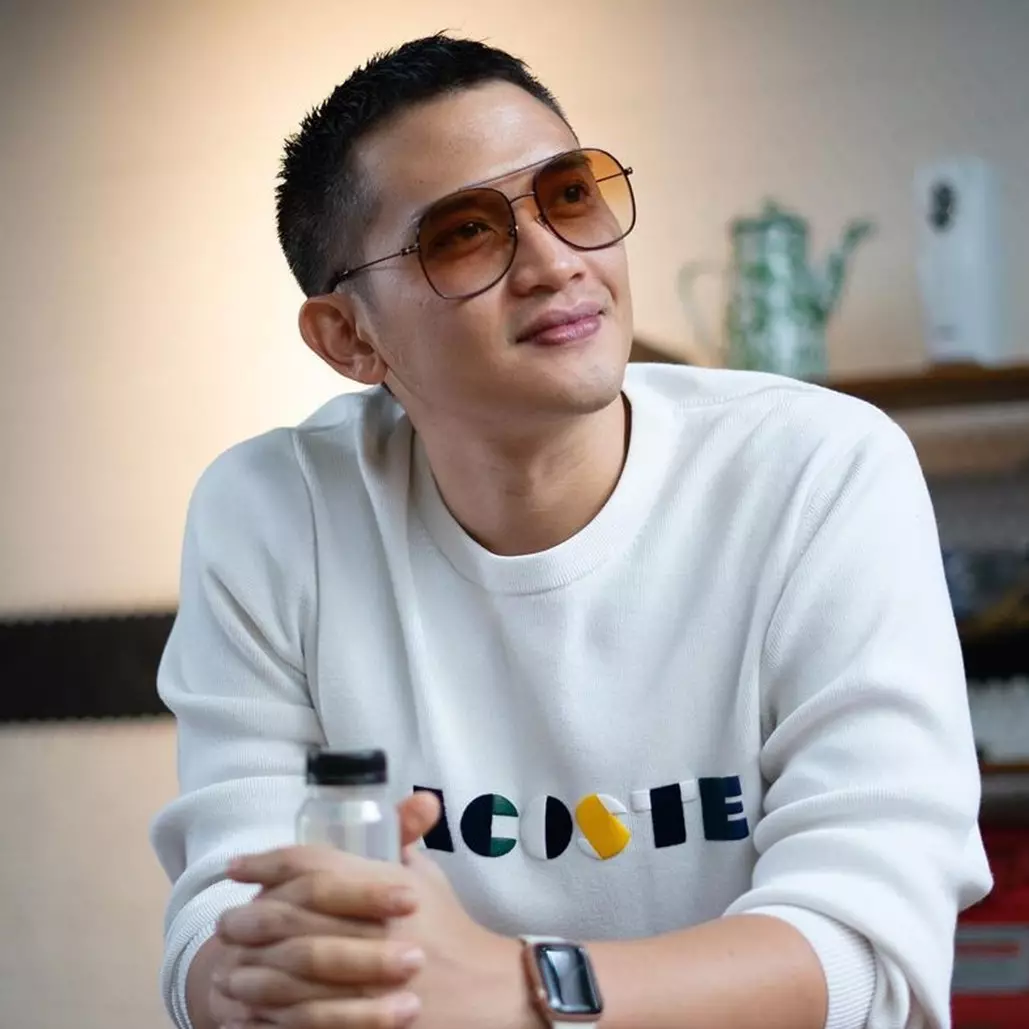 Taksiran harga 10 outfit Rezky Aditya, ada Rp 400 juta lebih