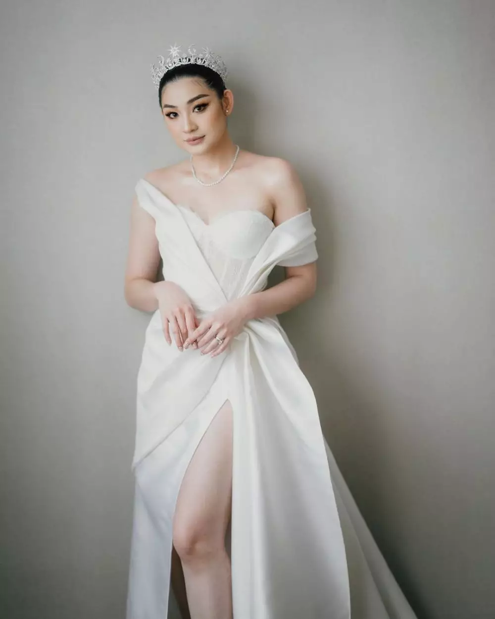 pesona seleb pakai mahkota saat nikah © instagram