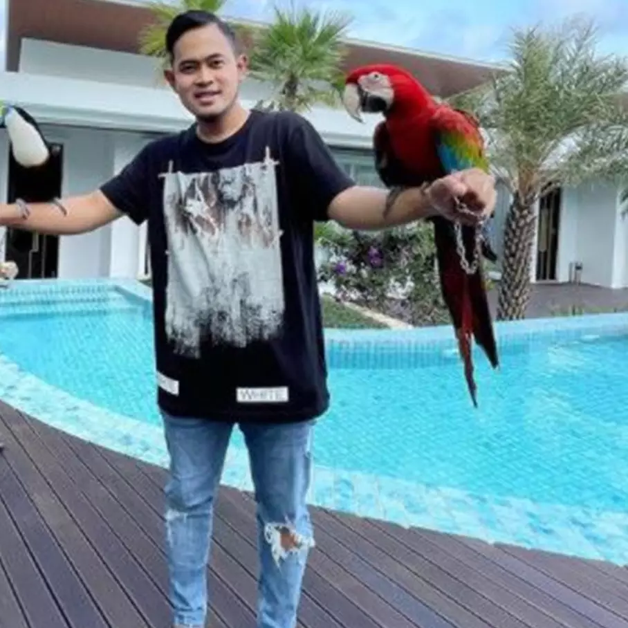 10 Potret bus milik Gilang Juragan 99, peleknya seharga satu mobil