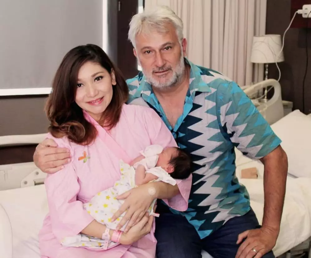 Baby Margaretha melahirkan © berbagai sumber