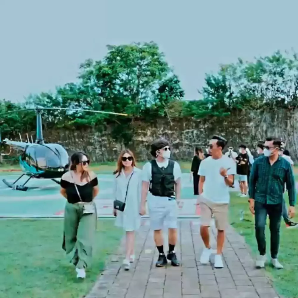 atta aurel naik helikopter © Instagram atta aurel naik helikopter © Instagram