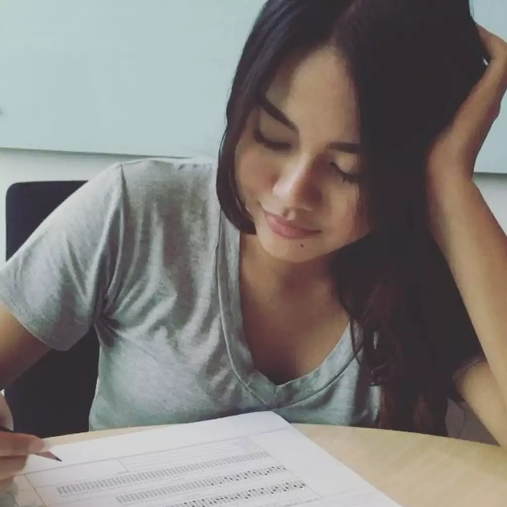 10 Potret Aurel Hermansyah zaman kuliah, gayanya simpel