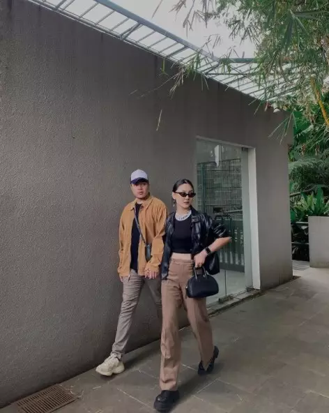 momen mesra Jeje Soekarno bareng kekasih baru dari berbagai sumber momen mesra Jeje Soekarno bareng kekasih baru dari berbagai sumber