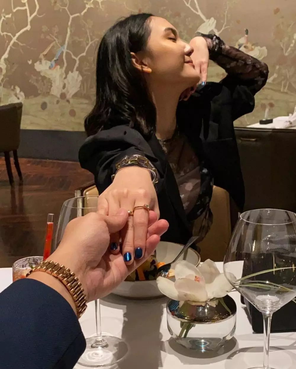 momen mesra Jeje Soekarno bareng kekasih baru dari berbagai sumber momen mesra Jeje Soekarno bareng kekasih baru dari berbagai sumber