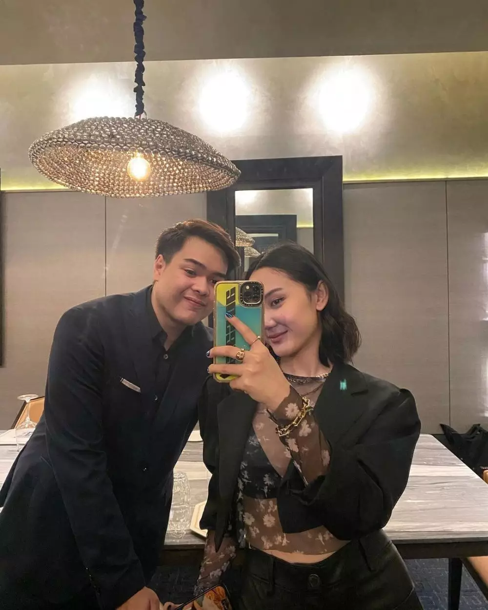 momen mesra Jeje Soekarno bareng kekasih baru dari berbagai sumber momen mesra Jeje Soekarno bareng kekasih baru dari berbagai sumber