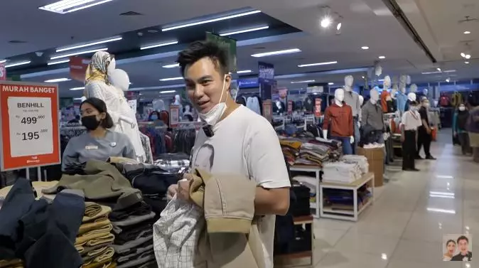Baim Wong borong baju di Mall pakai truk © 2021 brilio.net