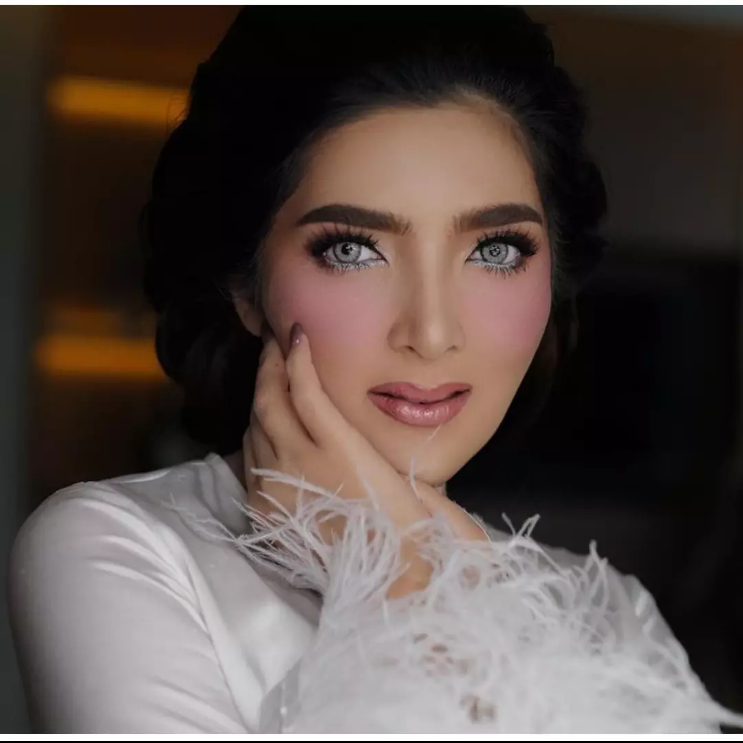 Pose bareng sahabatnya, wajah Ashanty bikin warganet khawatir