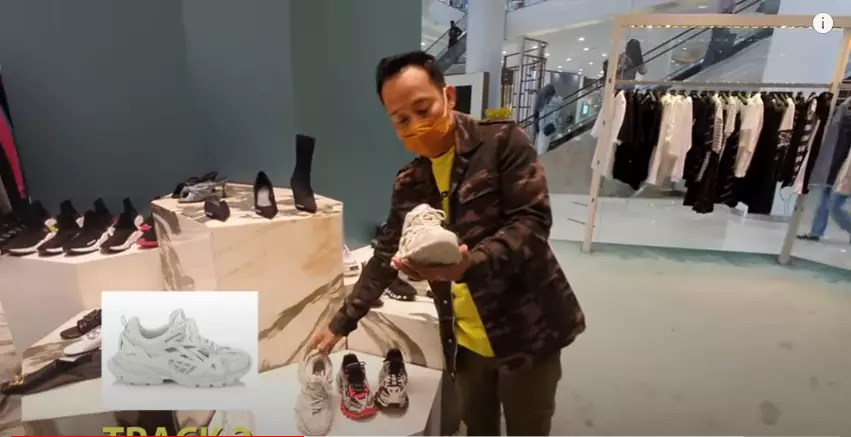 Mpok Alpa menangis dikasih hadiah sama Denny Cagur Instagram Mpok Alpa menangis dikasih hadiah sama Denny Cagur Instagram