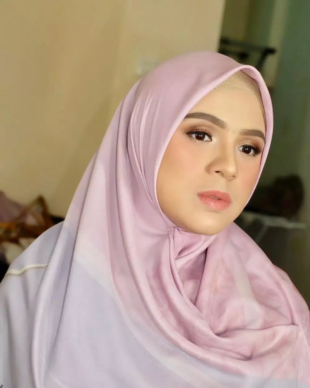 Potret Nycta Gina bermakeup tebal © 2021 brilio.net