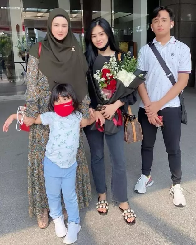 potret tampan Rafly anak Mulan Jameela Instagram potret tampan Rafly anak Mulan Jameela Instagram