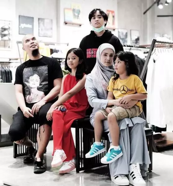 potret tampan Rafly anak Mulan Jameela Instagram potret tampan Rafly anak Mulan Jameela Instagram