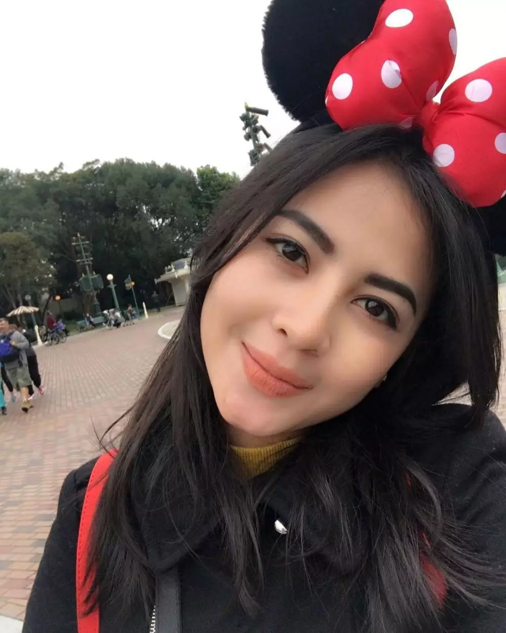 Pesona istri Anji Instagram