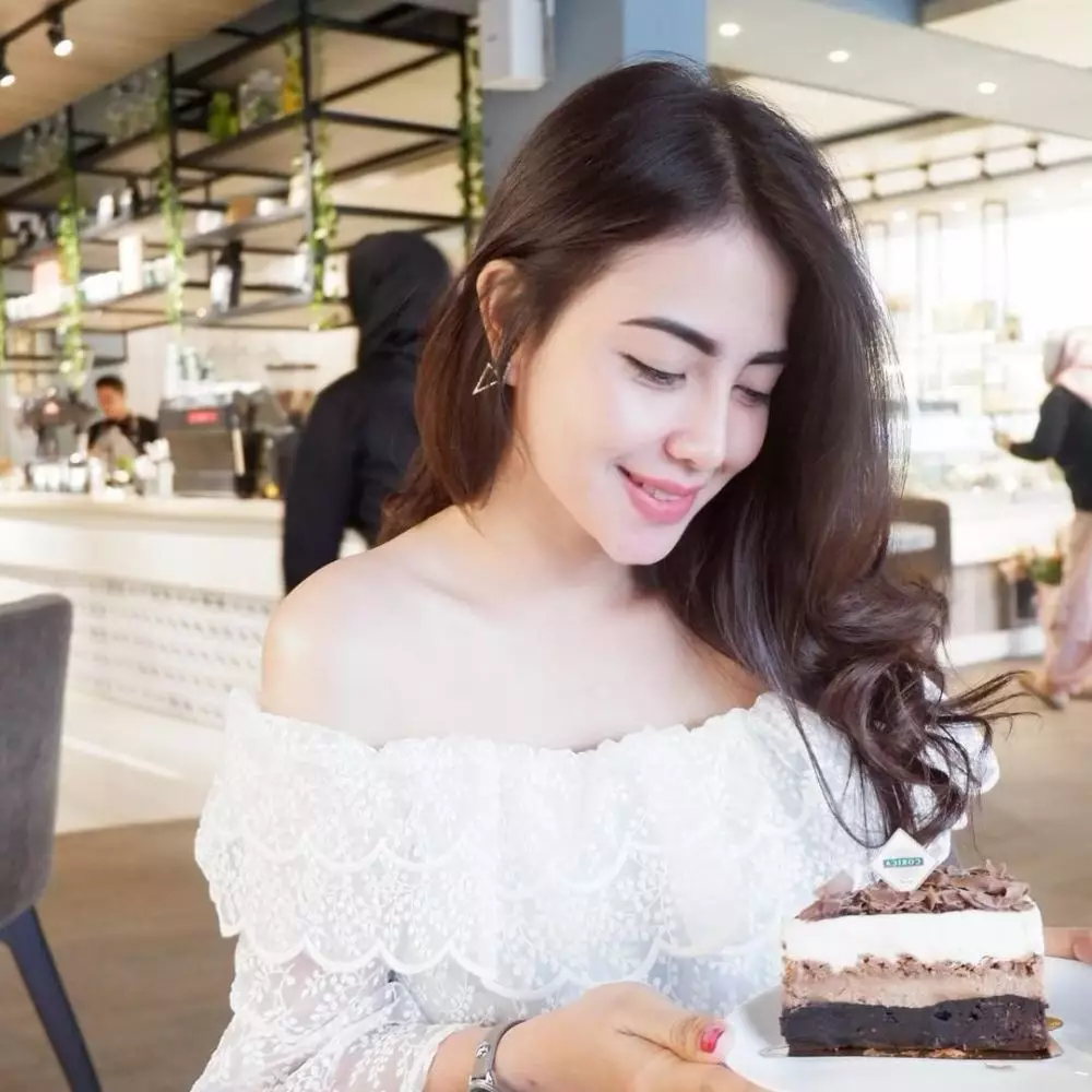 Pesona istri Anji Instagram