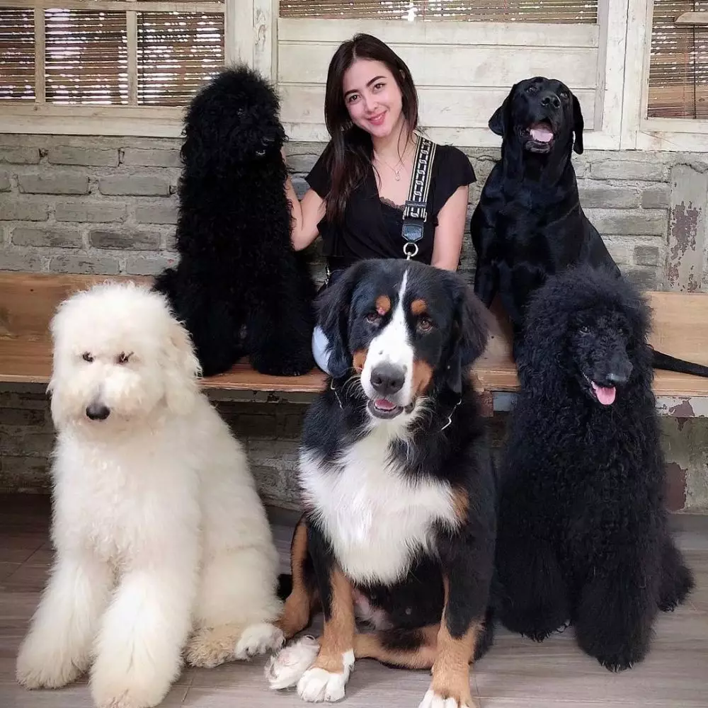 Pesona istri Anji Instagram