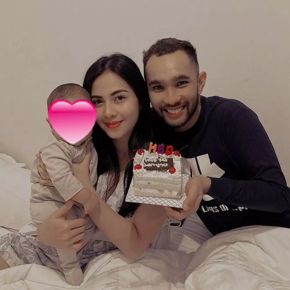 Pesona istri Anji Instagram