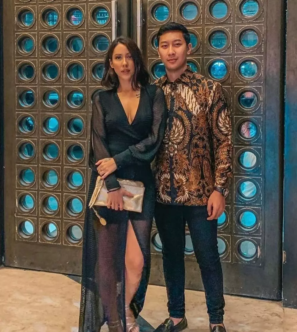 gaya kondangan cucu cendana © instagram