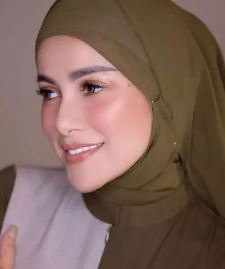 Potret seleb dengan hasil makeup Marlene Hariman © Instagram/@marlenehariman