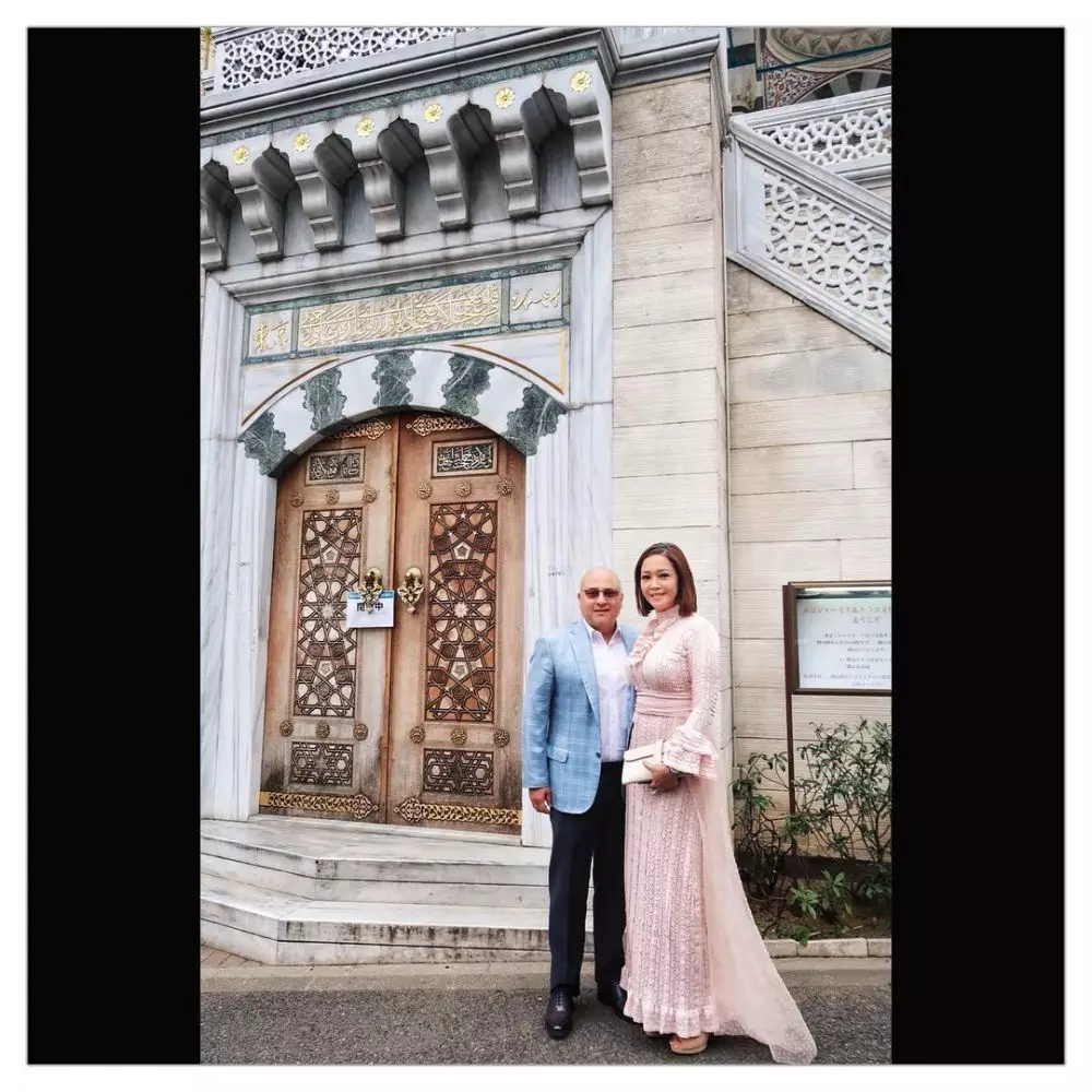 beda gaya Maia dan Mulan kondangan © 2021 brilio.net beda gaya Maia dan Mulan kondangan © 2021 brilio.net