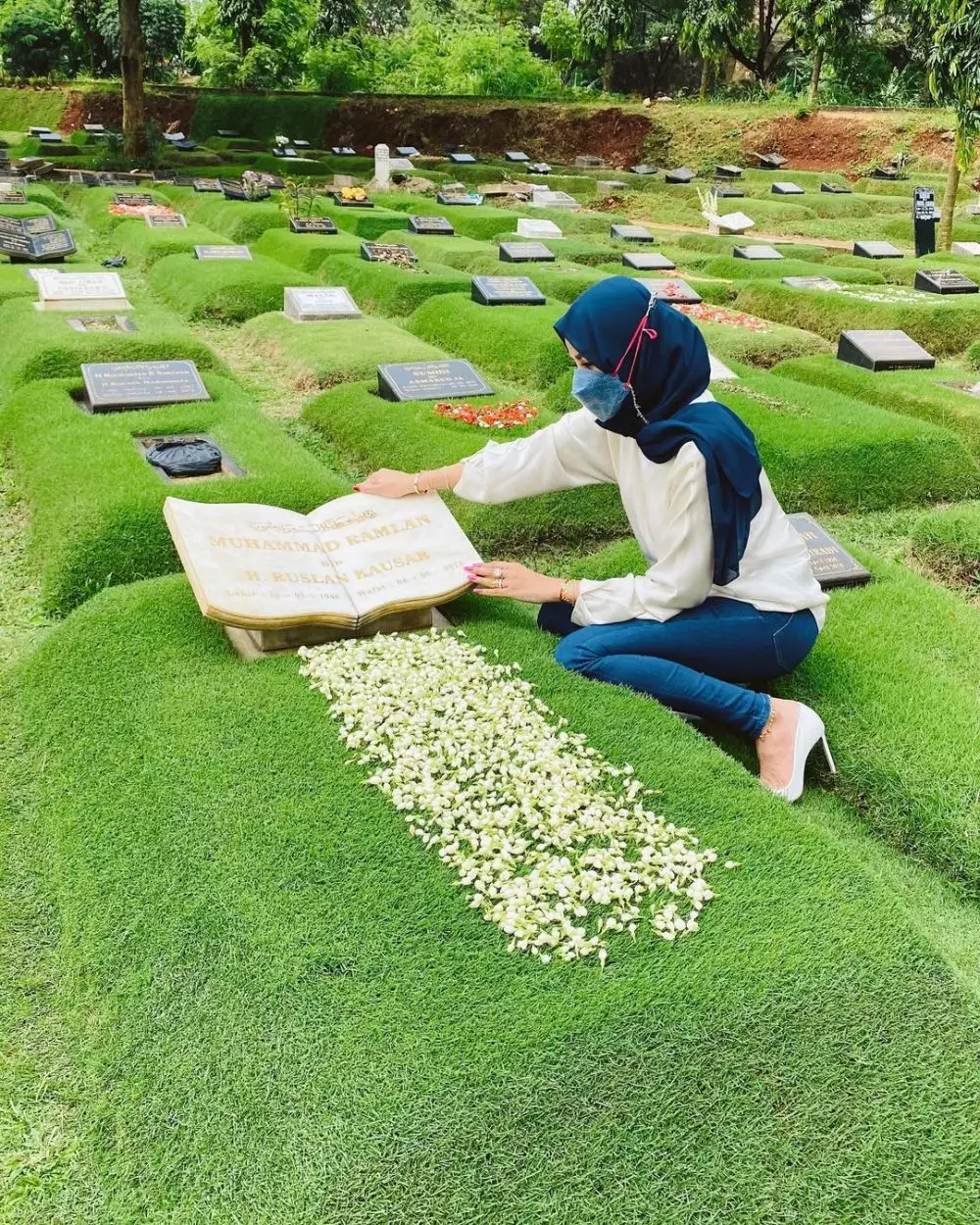 seleb ziarah jelang ramadhan 2021 © 2021 brilio.net