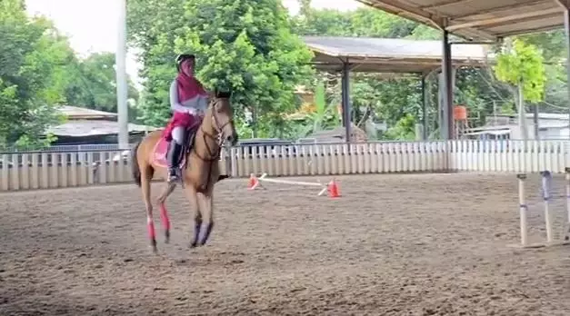 momen ria ricis saat berkuda © instagram