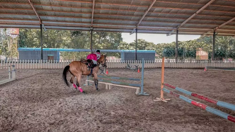 momen ria ricis saat berkuda © instagram